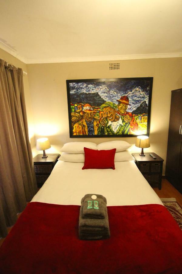 Saltycrax Backpackers And Surf Hostel By Curiocity Bloubergstrand Εξωτερικό φωτογραφία