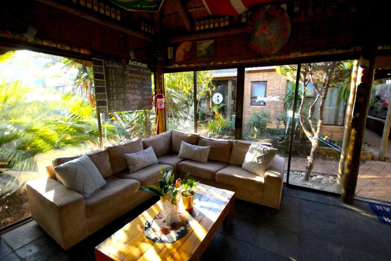 Saltycrax Backpackers And Surf Hostel By Curiocity Bloubergstrand Εξωτερικό φωτογραφία