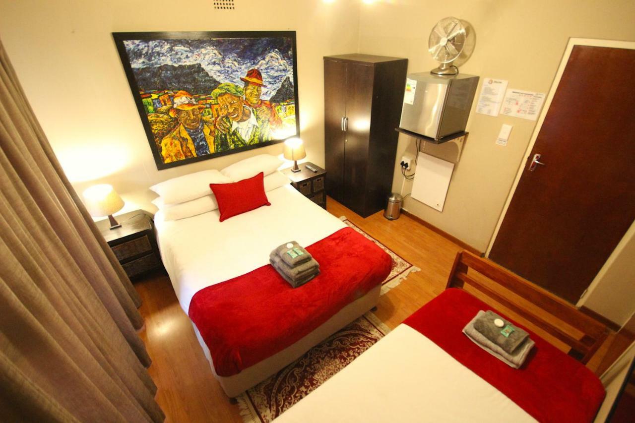 Saltycrax Backpackers And Surf Hostel By Curiocity Bloubergstrand Εξωτερικό φωτογραφία