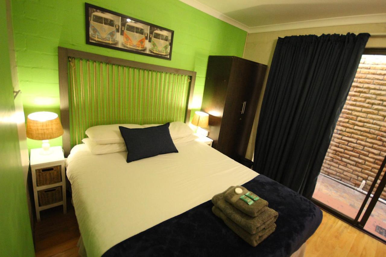 Saltycrax Backpackers And Surf Hostel By Curiocity Bloubergstrand Εξωτερικό φωτογραφία