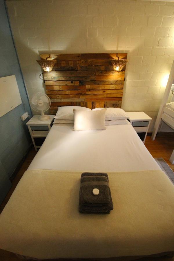 Saltycrax Backpackers And Surf Hostel By Curiocity Bloubergstrand Εξωτερικό φωτογραφία