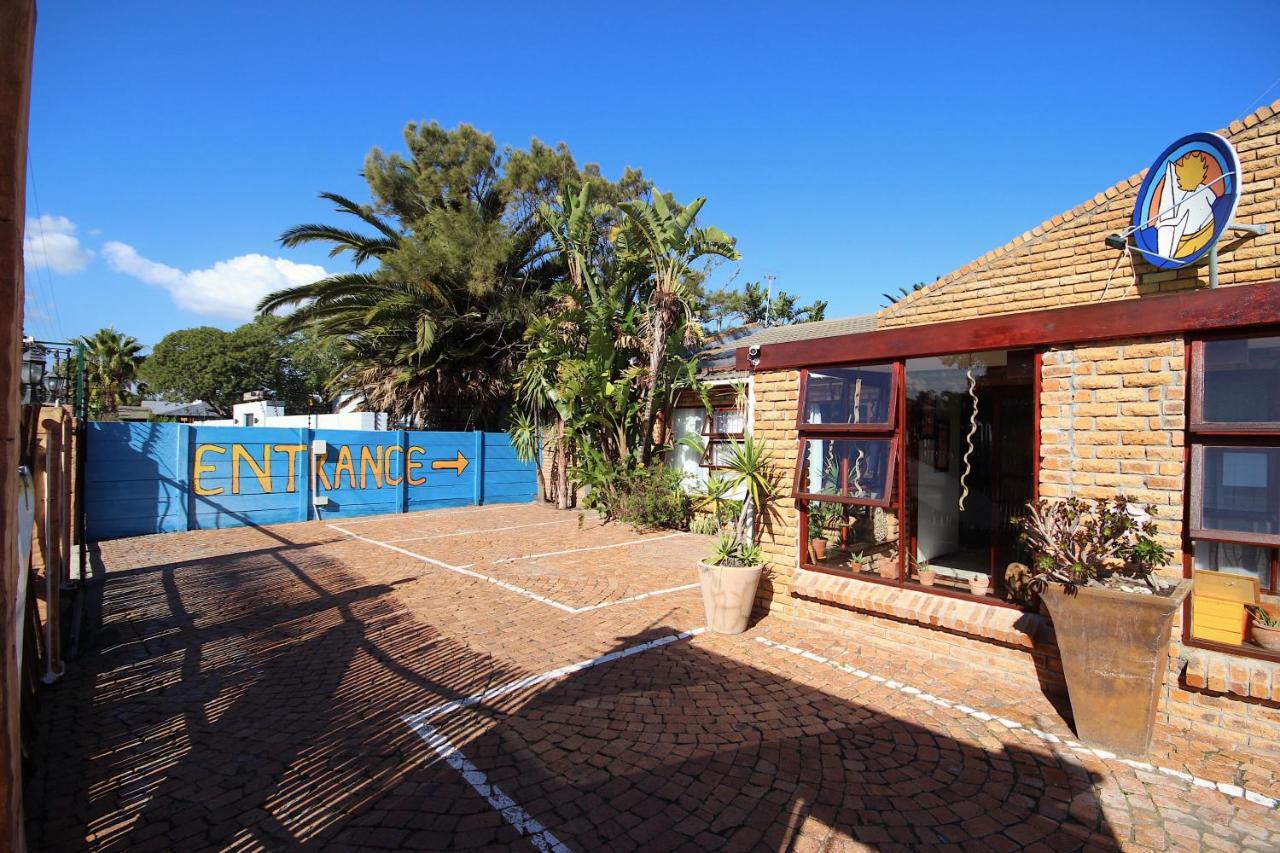 Saltycrax Backpackers And Surf Hostel By Curiocity Bloubergstrand Εξωτερικό φωτογραφία